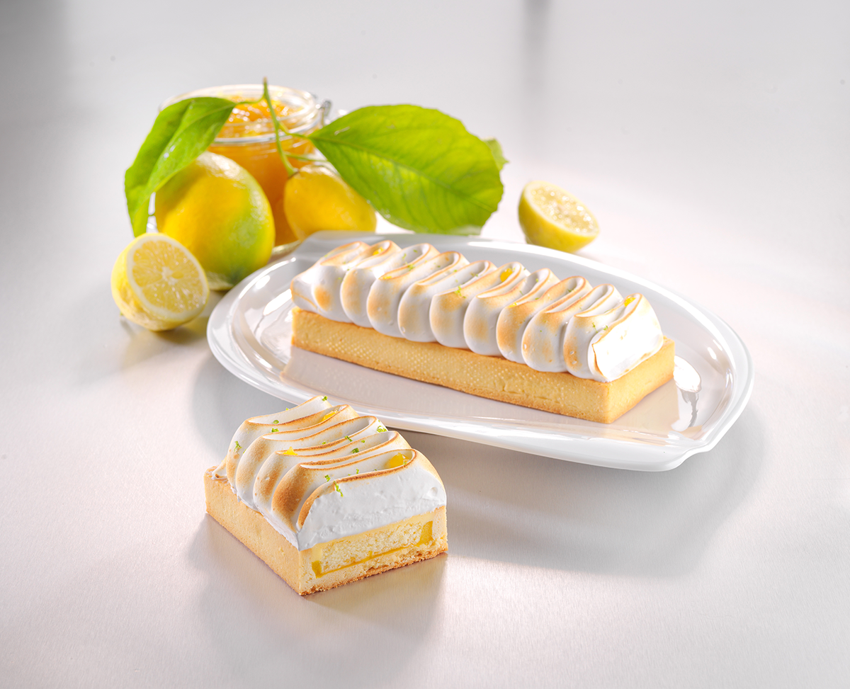 Photo d’une tarte au citron meringuée, réalisée avec un fourrage au citron de Sicile, reconnu pour ses qualités organoleptiques exceptionnelles.